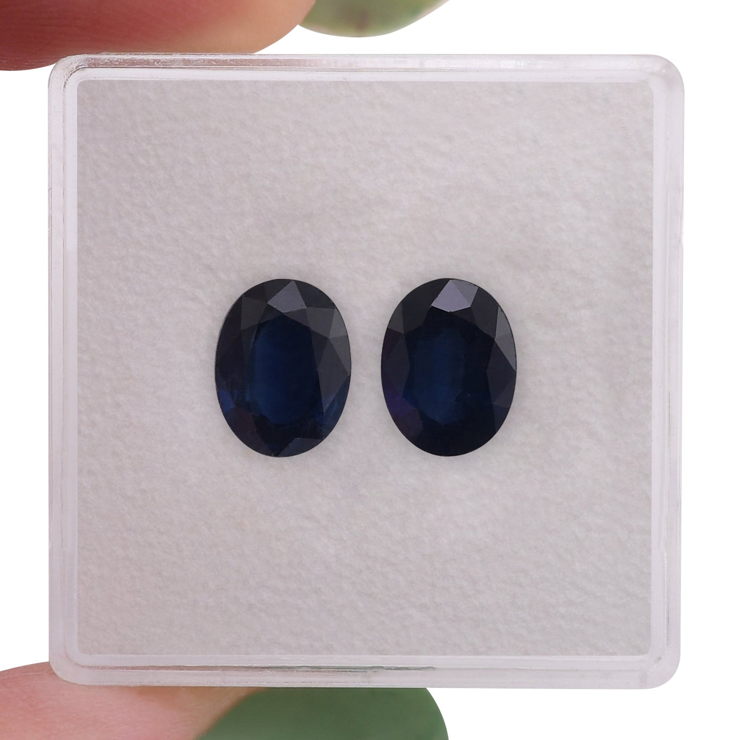 2,57 Karat blauer ovaler thailändischer Saphir