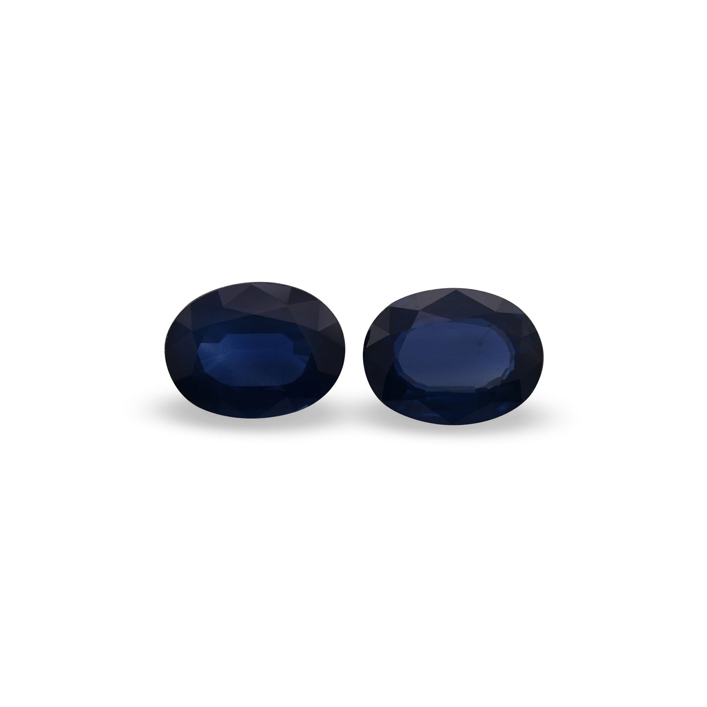 2,57 Karat blauer ovaler thailändischer Saphir