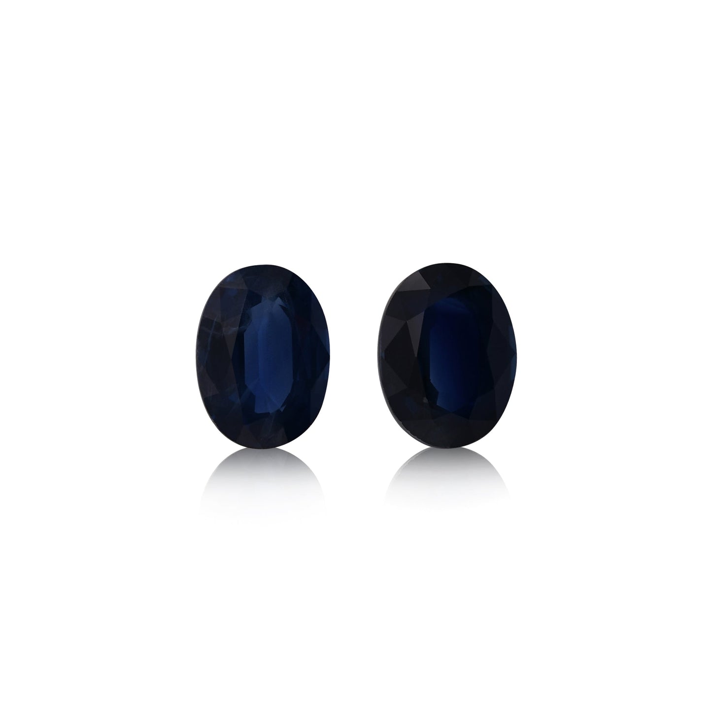 3,06 Karat blauer ovaler thailändischer Saphir