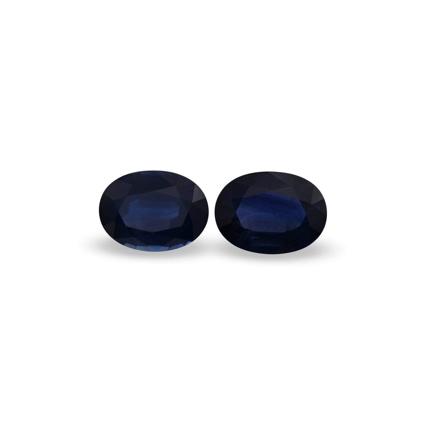 2,86 Karat blauer ovaler thailändischer Saphir