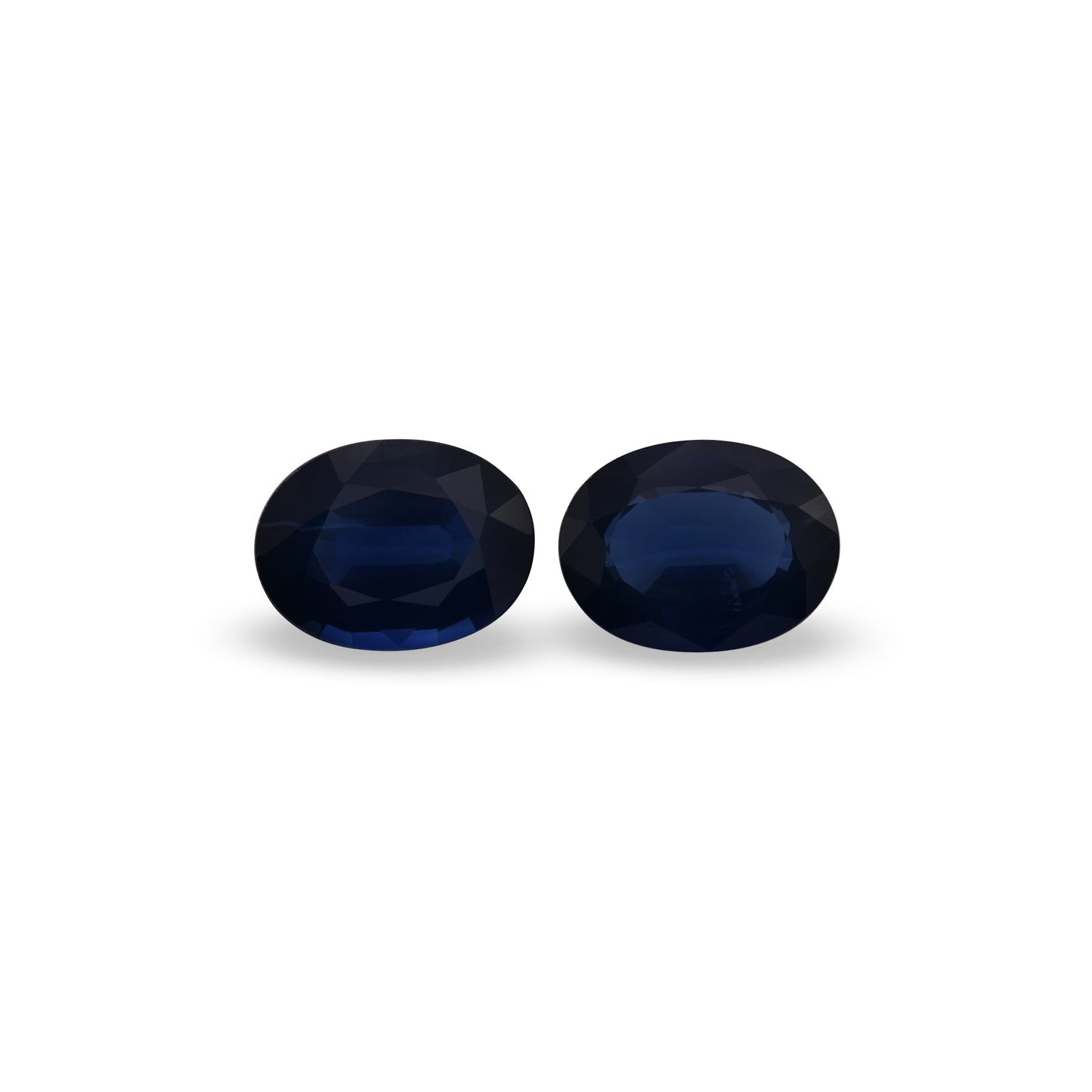 2,72 Karat blauer ovaler thailändischer Saphir
