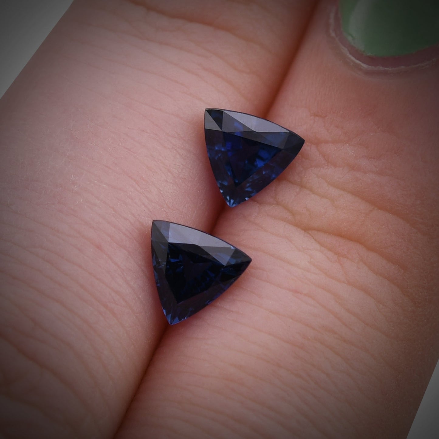 1,84 Karat blauer thailändischer Dreieckssaphir