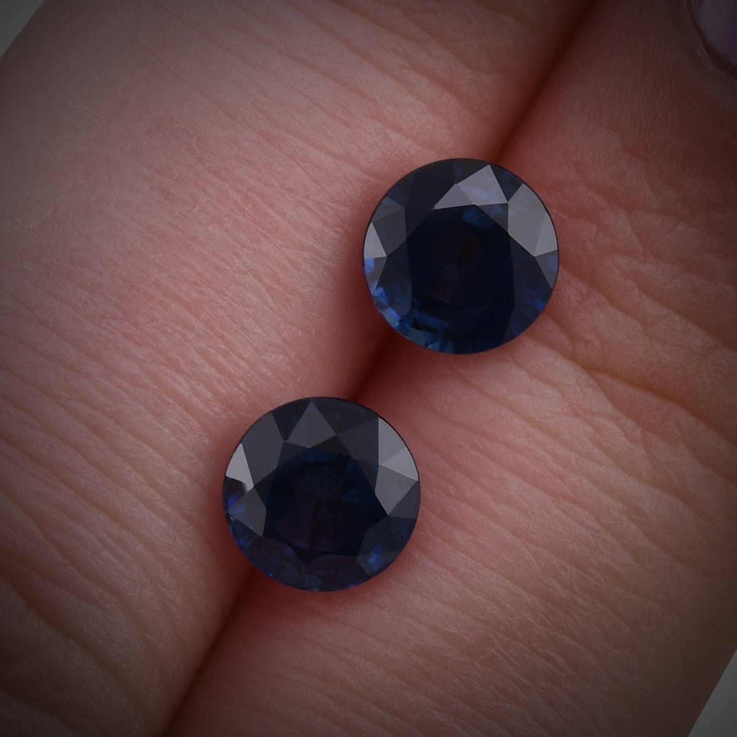 2,82 Karat blauer runder thailändischer Saphir