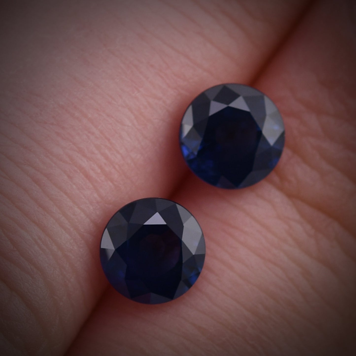 2,86 Karat blauer runder thailändischer Saphir