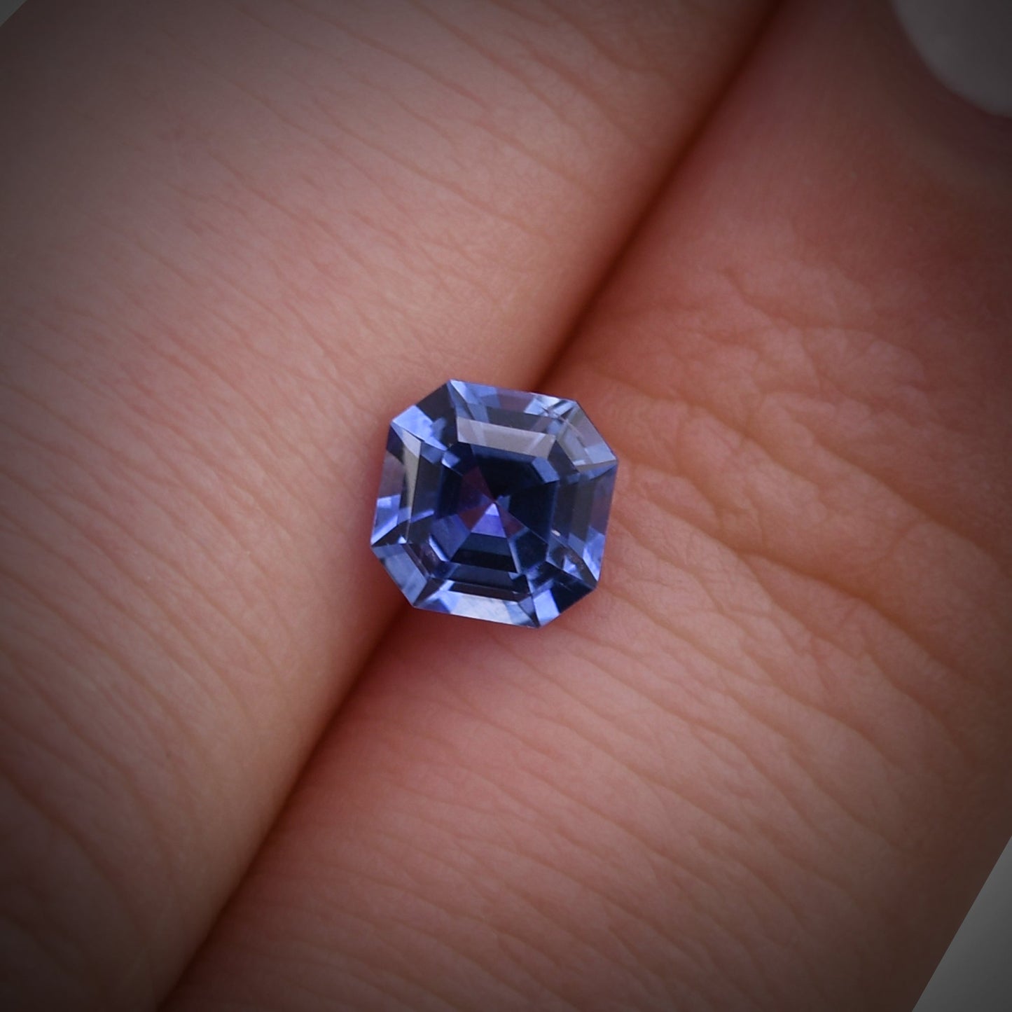 0,92 Karat blauer Smaragd-Saphir aus Sri Lanka