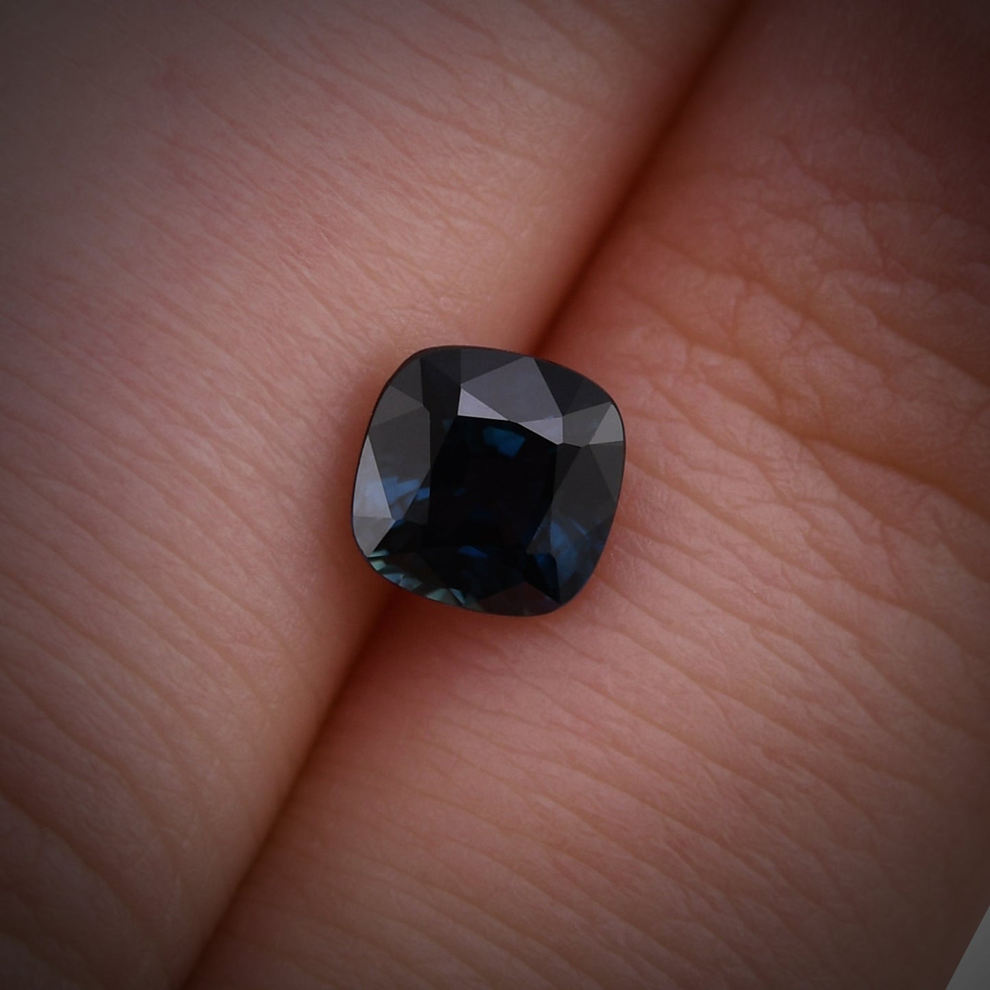 1,29 Karat blauer THAI-Kissen-Saphir