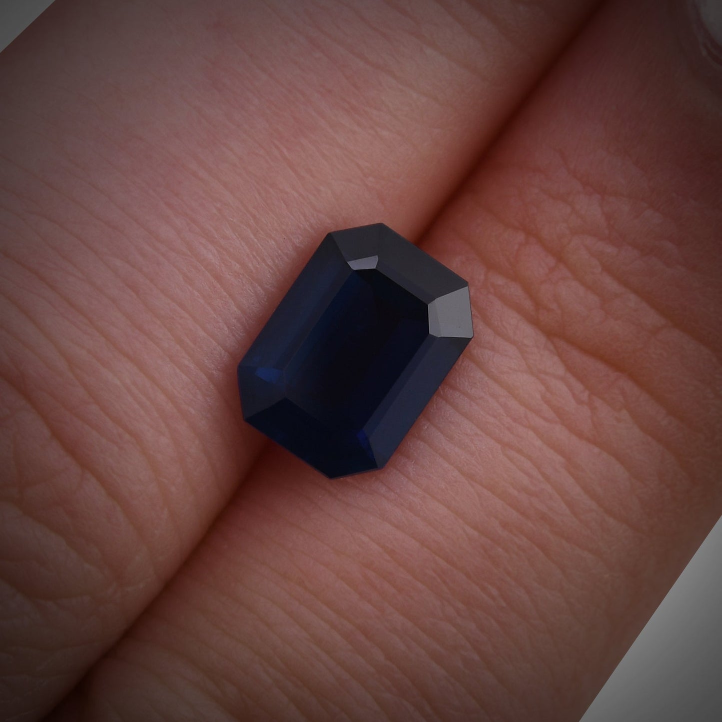 2,08 Karat blauer thailändischer Smaragd-Saphir
