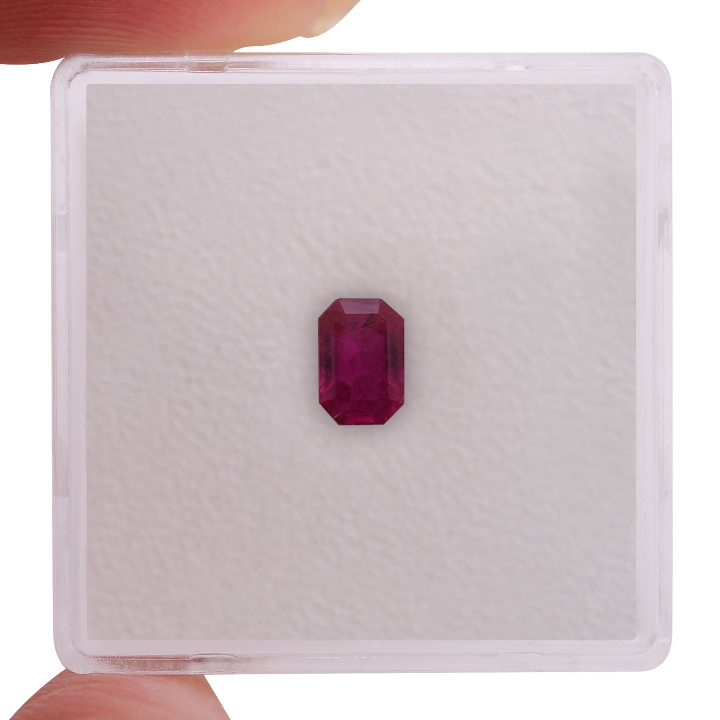 0,57 Karat roter burmesischer Smaragdrubin