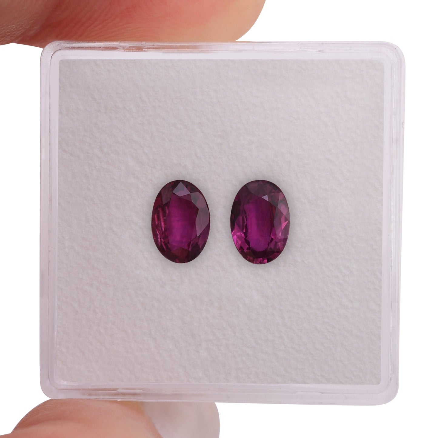 1,35 Karat roter ovaler Rubin aus Thailand