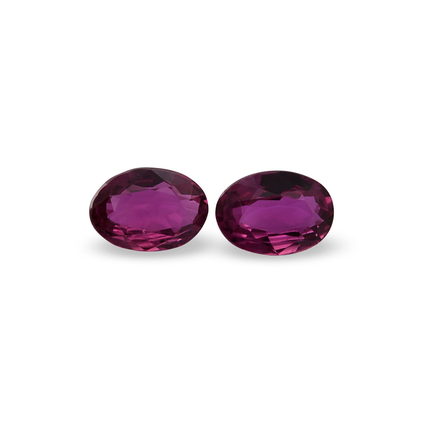 1,35 Karat roter ovaler Rubin aus Thailand