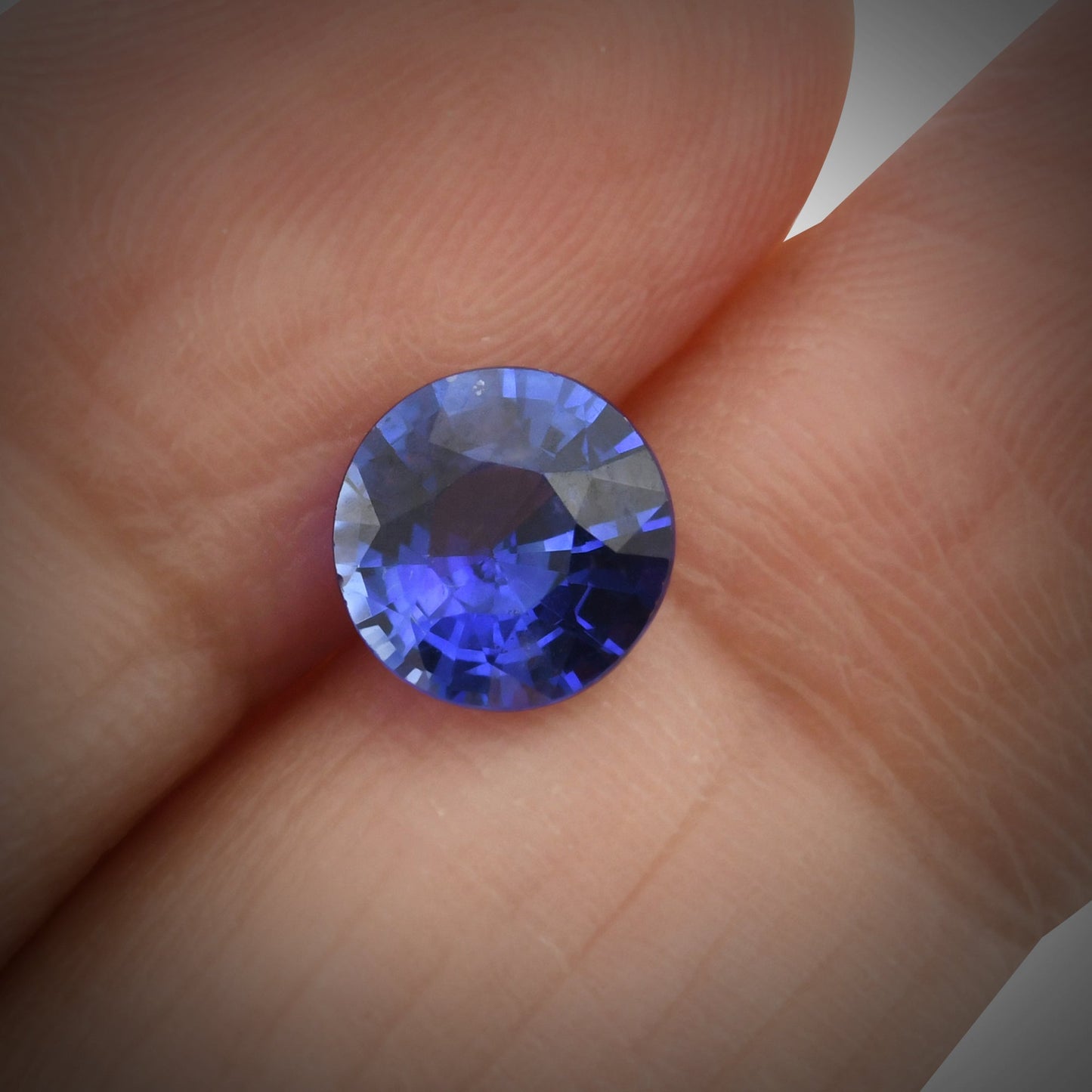 1,50 Karat blauer runder Saphir GWLAB