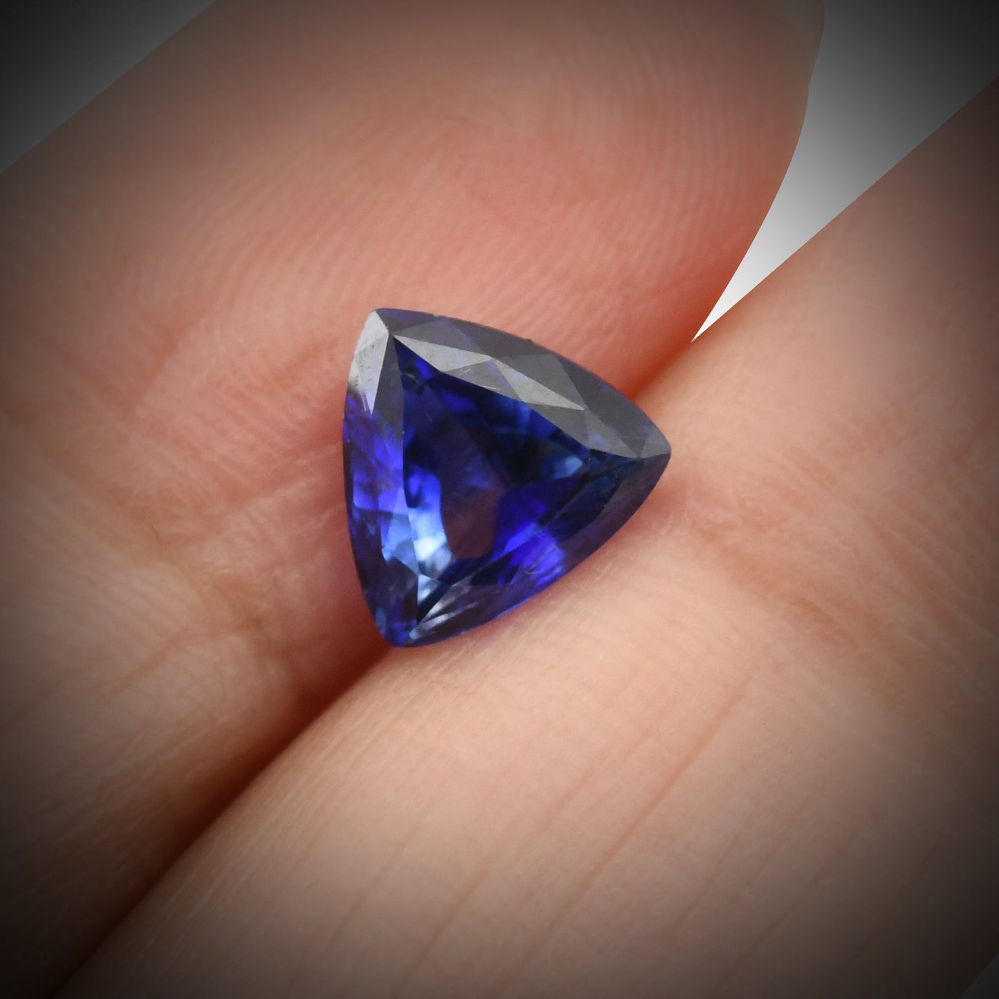 1,65 Karat blauer SRI LANKAN Trilliant-Saphir