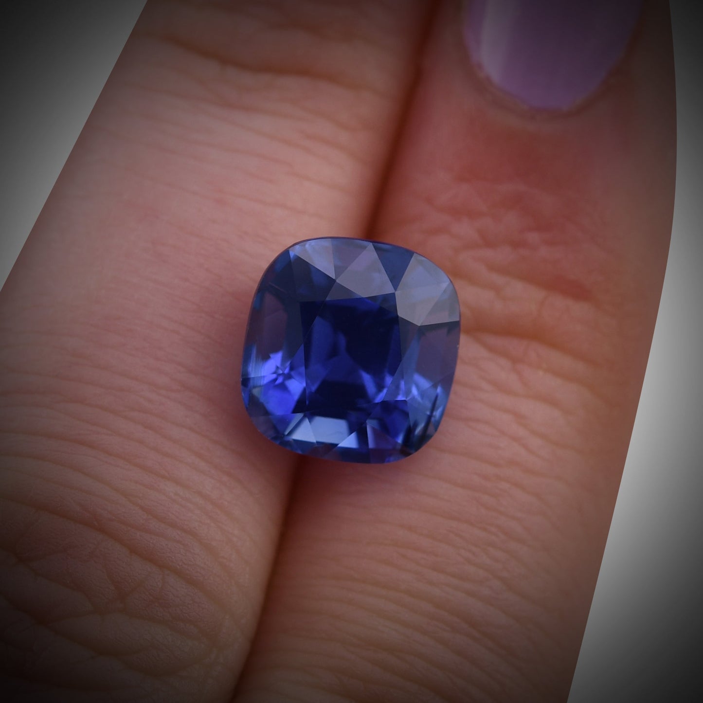 6,79 Karat blauer MADAGASCAR Cushion Sapphire CD