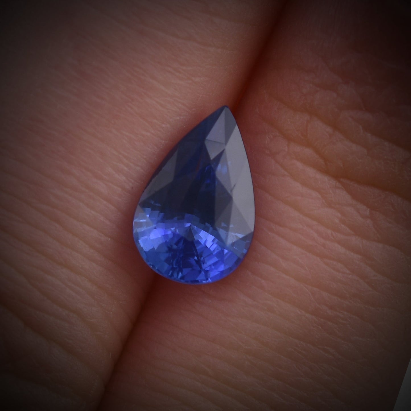 2,04 Karat blauer birnenförmiger Saphir aus Sri Lanka (CD)