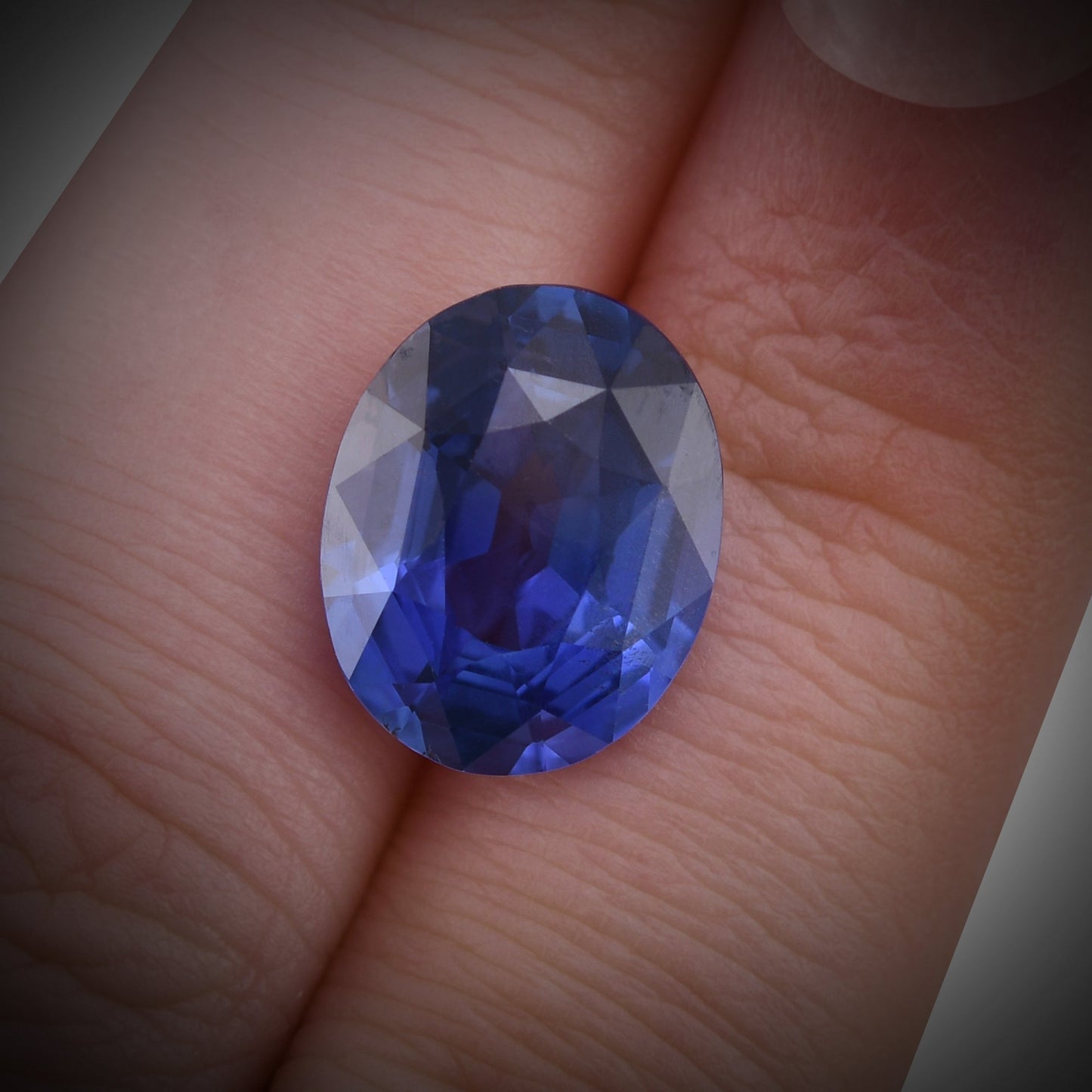 7,51 Karat blauer ovaler Saphir aus Sri Lanka (AGL)