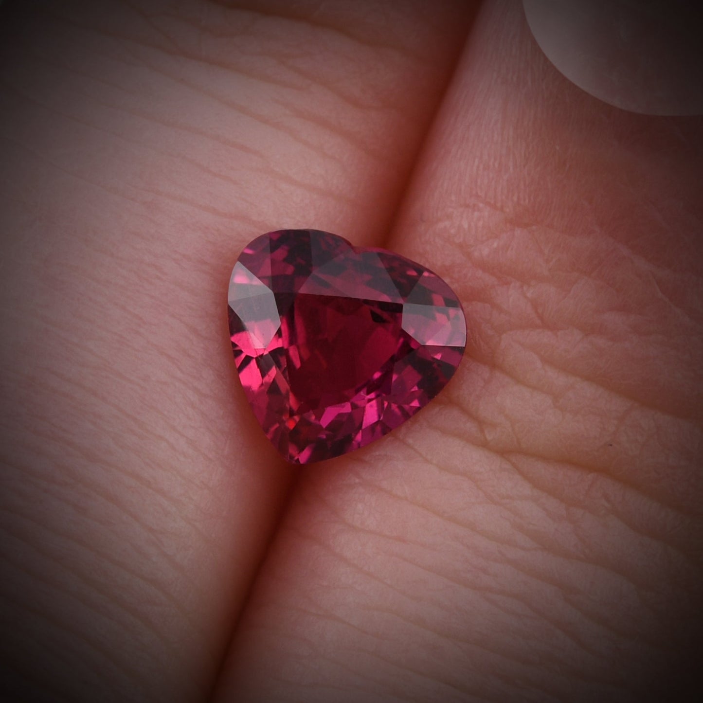1,71 Karat roter Herzrubin aus Mosambik, GIA