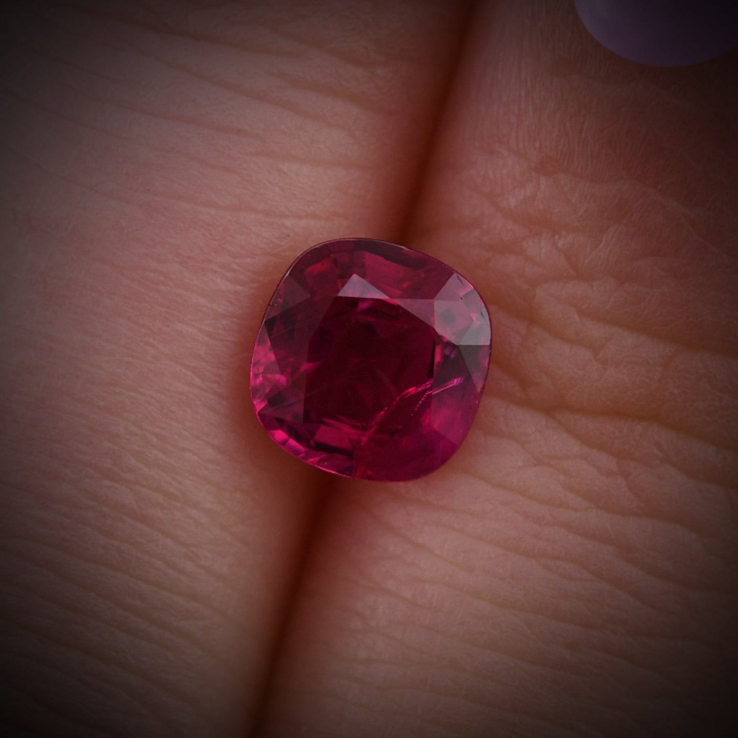 1,60 Karat roter mosambikanischer Kissen-Rubin, GIA