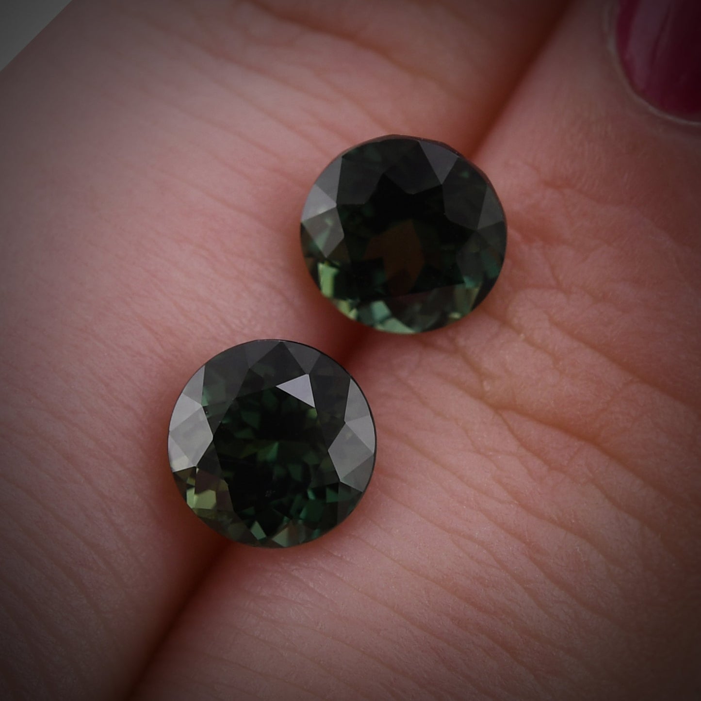 3,13 Karat grüner runder MADAGASCAR-Saphir