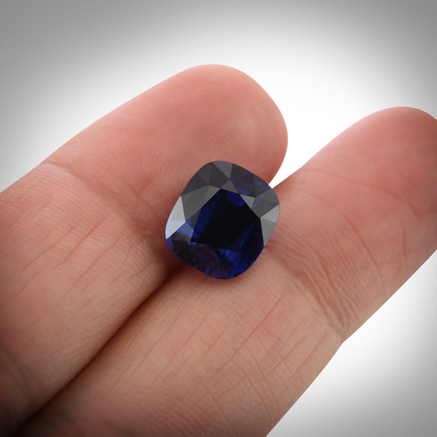 5,26 Karat blauer Kissen-Saphir aus Sri Lanka (GRS)