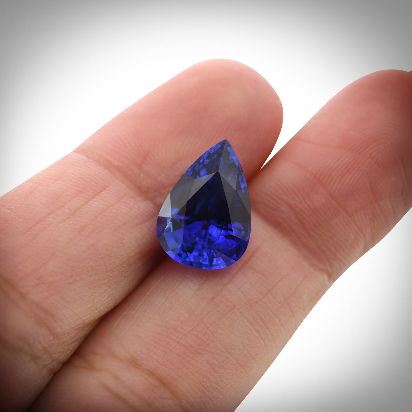 6,53 Karat blauer birnenförmiger Saphir aus Sri Lanka (GRS)