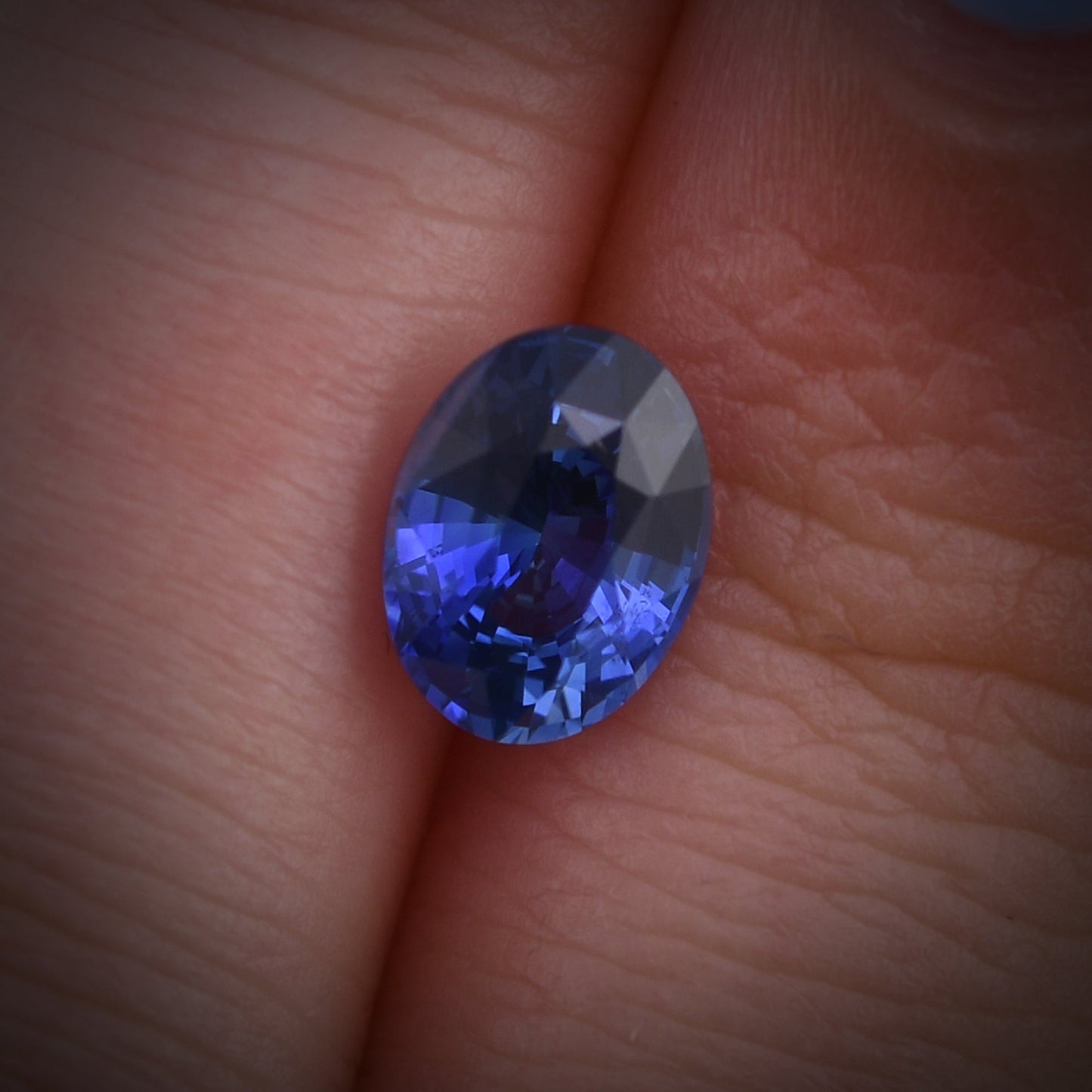 1,60 Karat blauer ovaler Saphir aus Sri Lanka