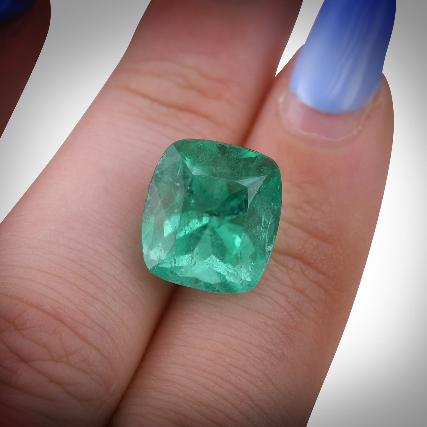8,68 Karat grüner kolumbianischer Kissen-Smaragd, GIA