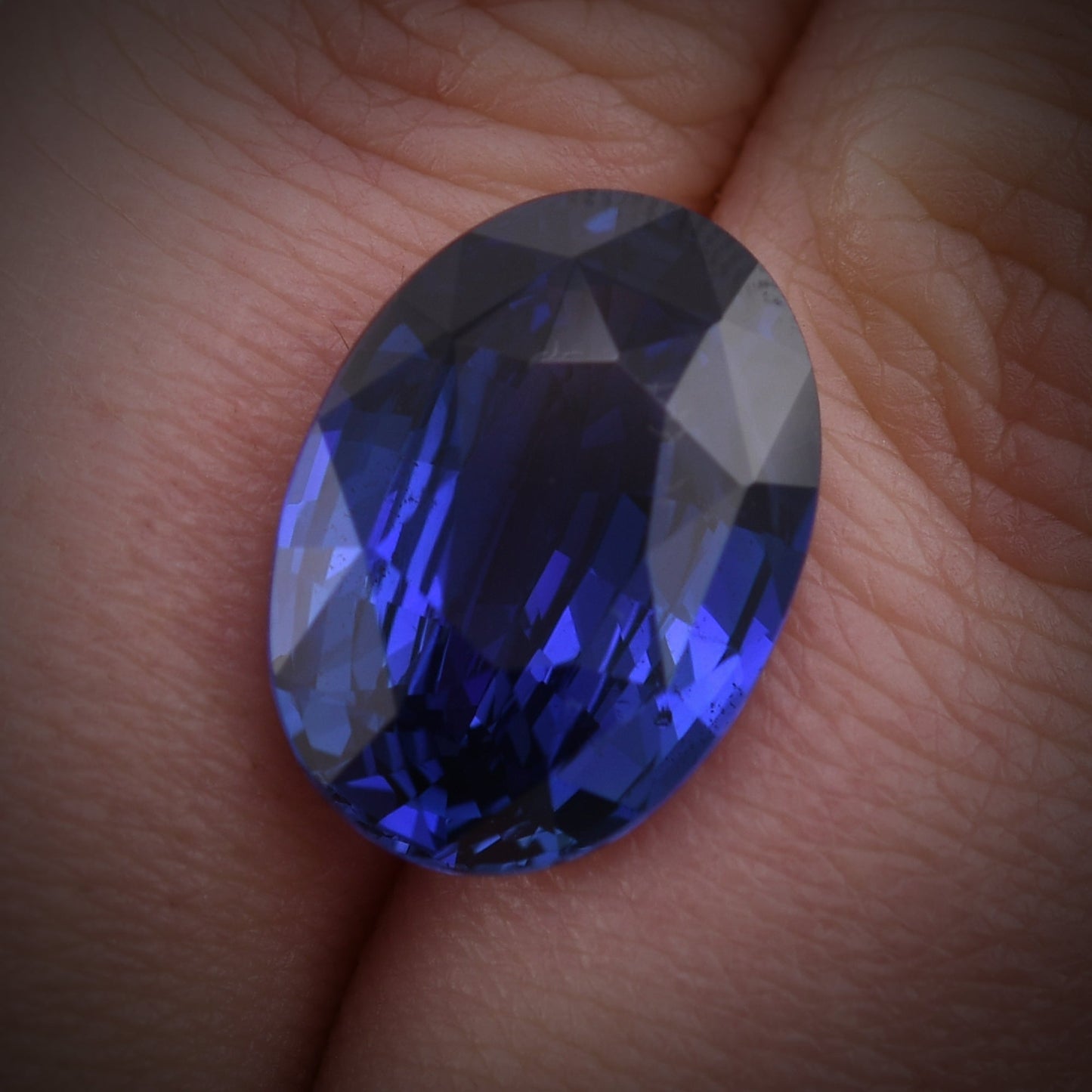 13,60 Karat blauer ovaler Saphir (GIA)