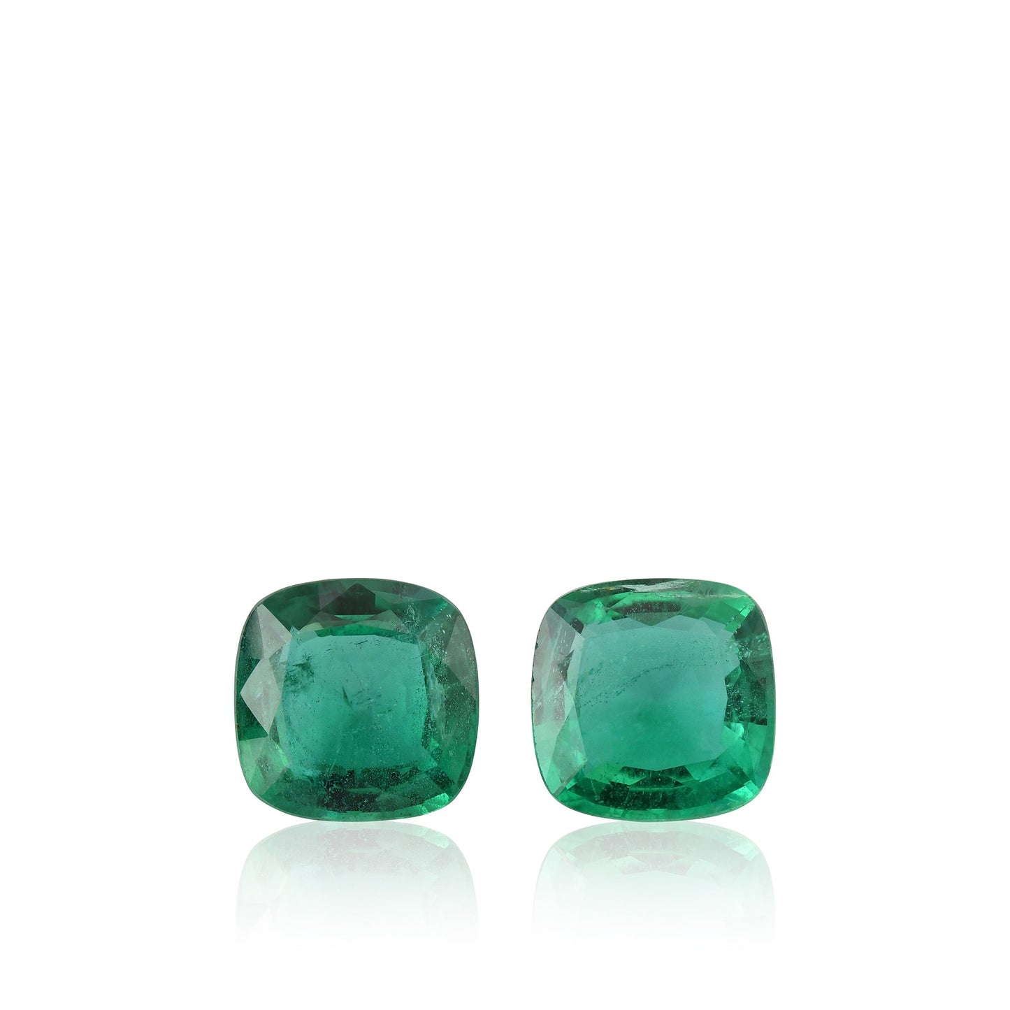 7,97 Karat grüner Kissen-Smaragd