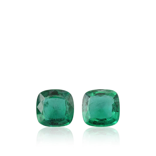 7,97 Karat grüner Kissen-Smaragd