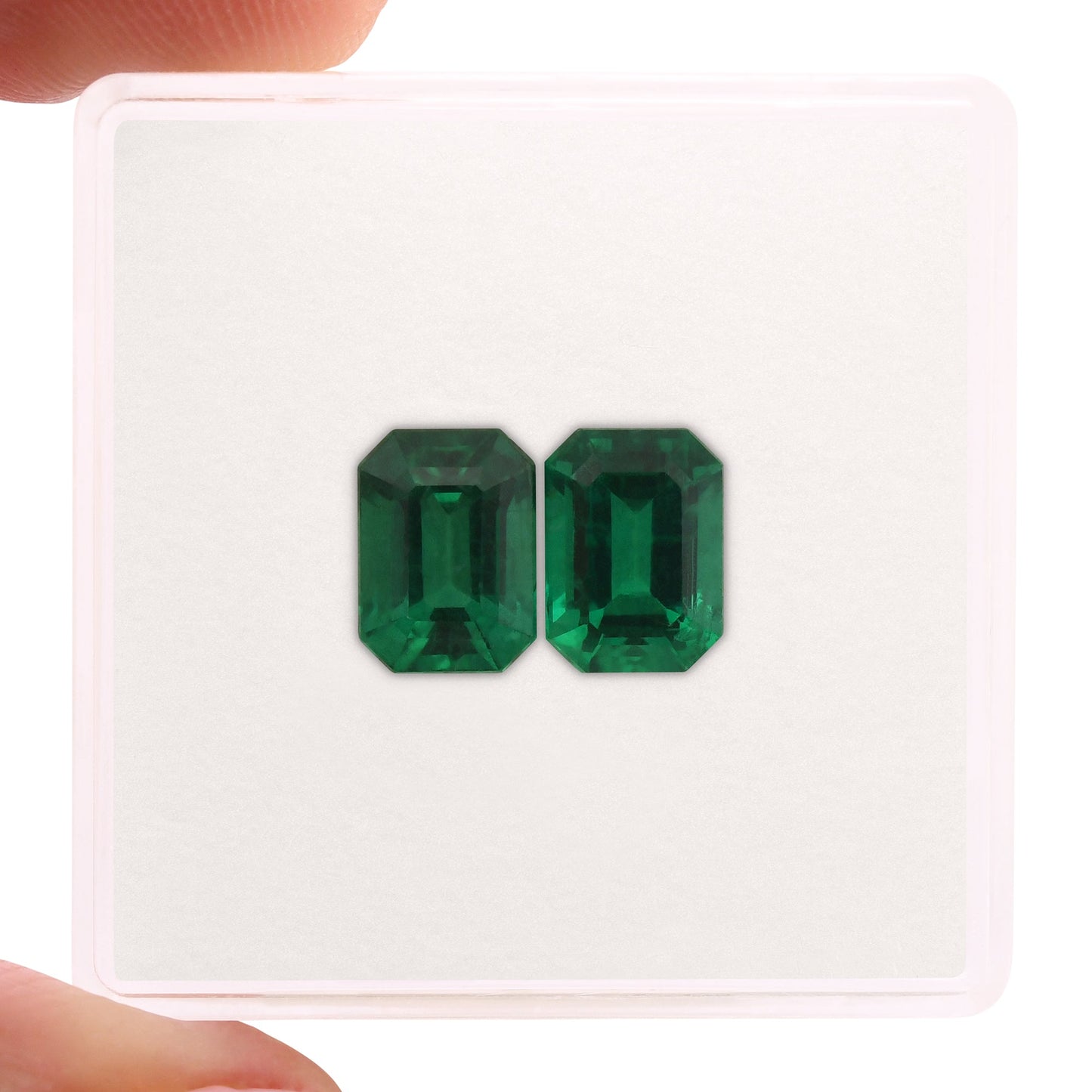 2,35 Karat grüner achteckiger Smaragd