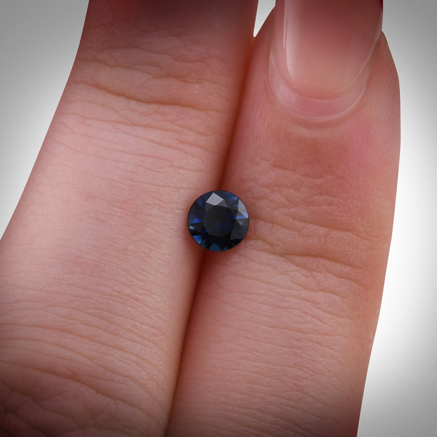 0,59 Karat blauer runder thailändischer Saphir