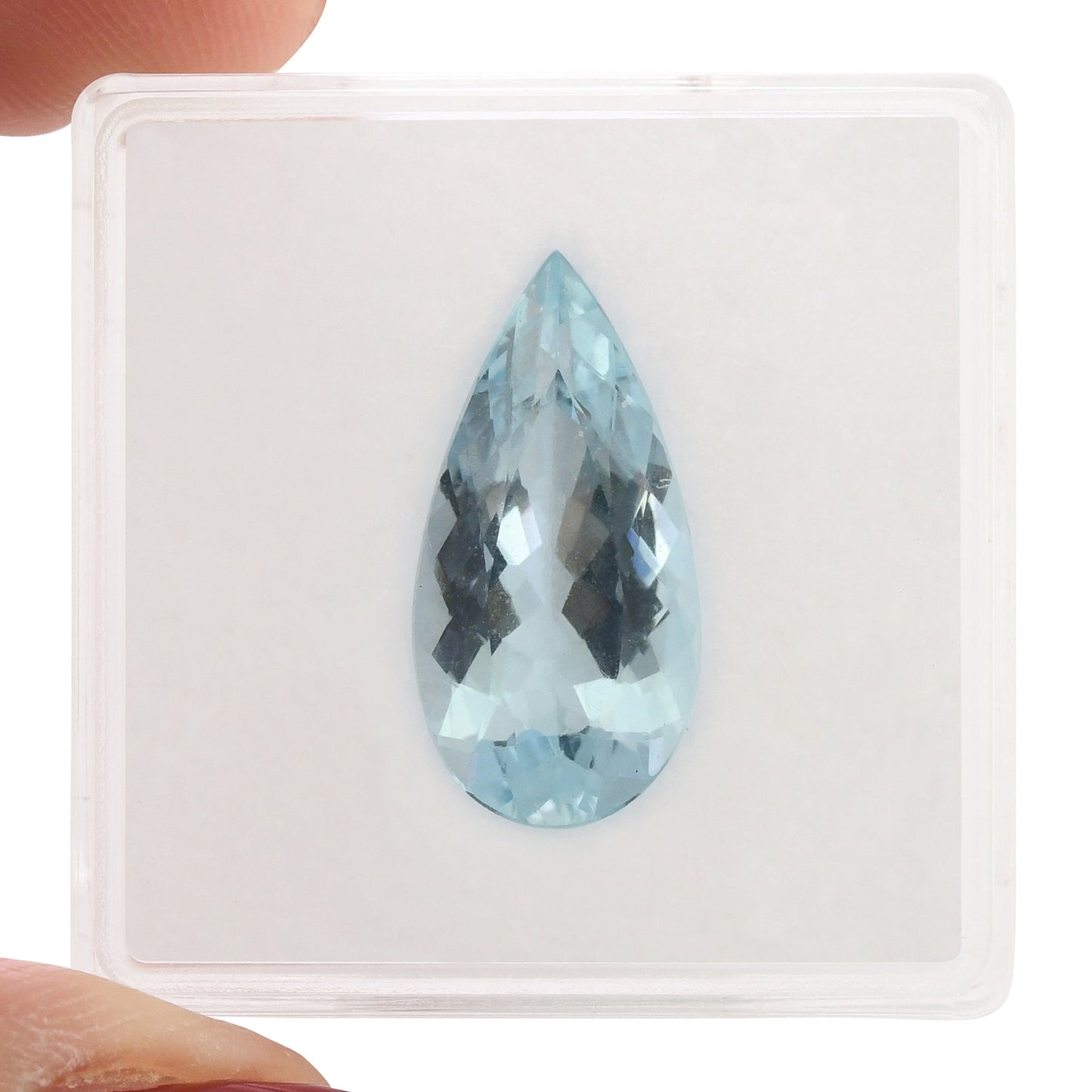3,75 Karat blauer brasilianischer Birnen-Aquamarin