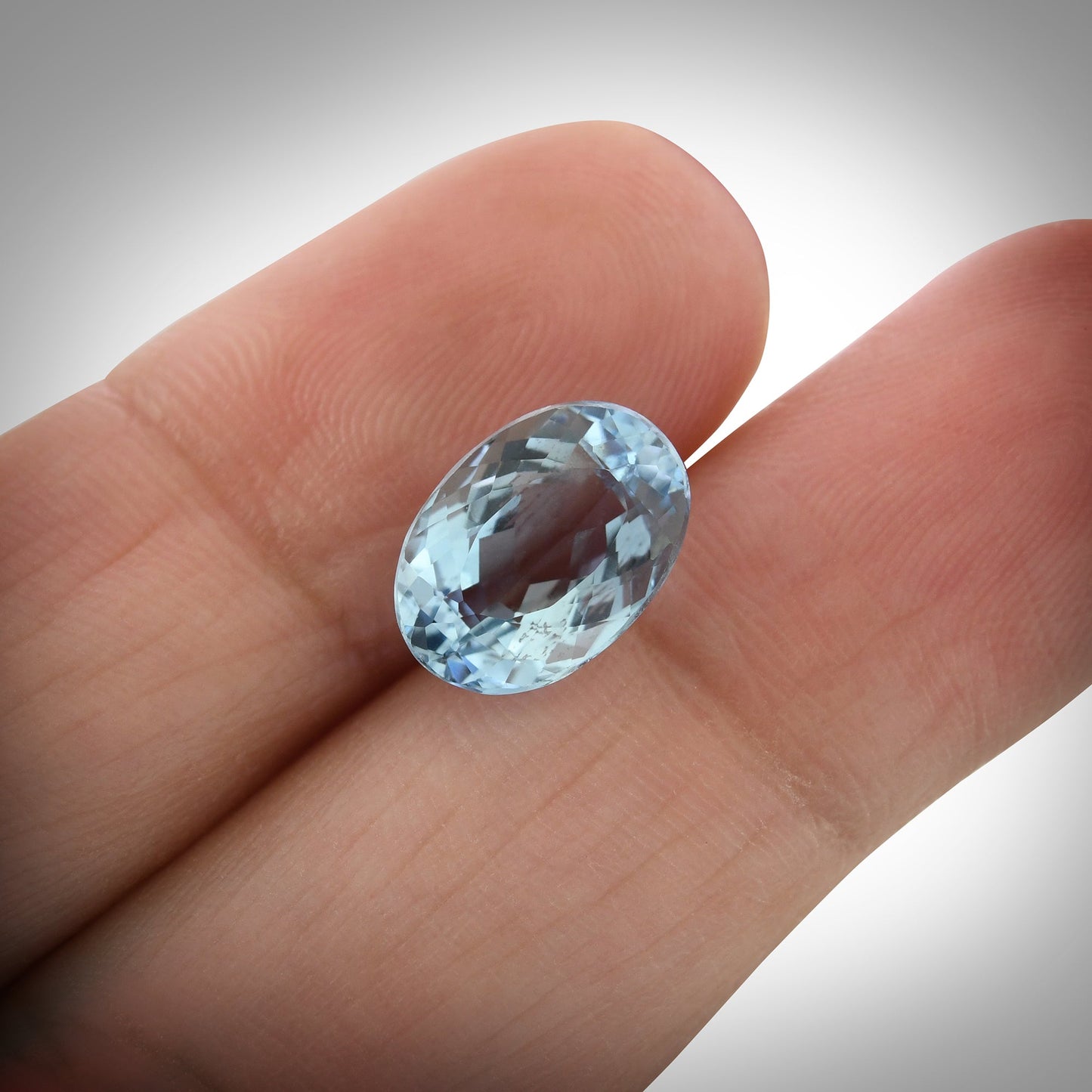 3,01 Karat blauer brasilianischer ovaler Aquamarin