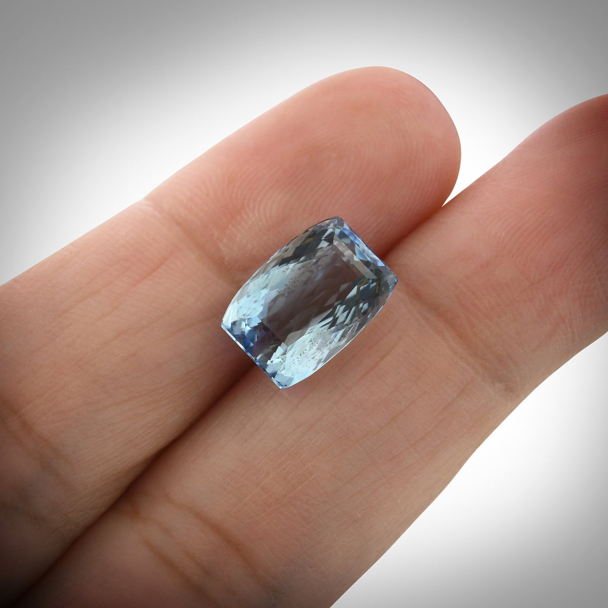 4,25 Karat blauer brasilianischer Kissen-Aquamarin