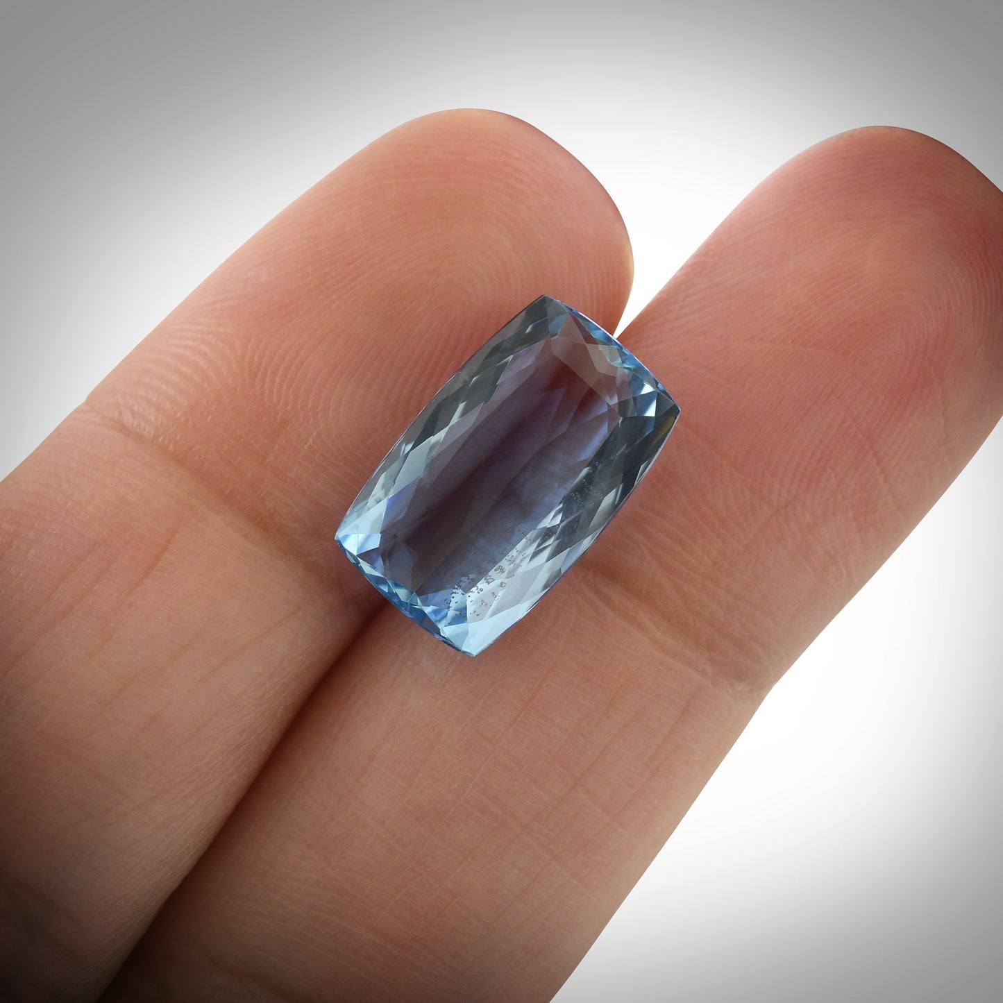 4,20 Karat blauer brasilianischer Kissen-Aquamarin