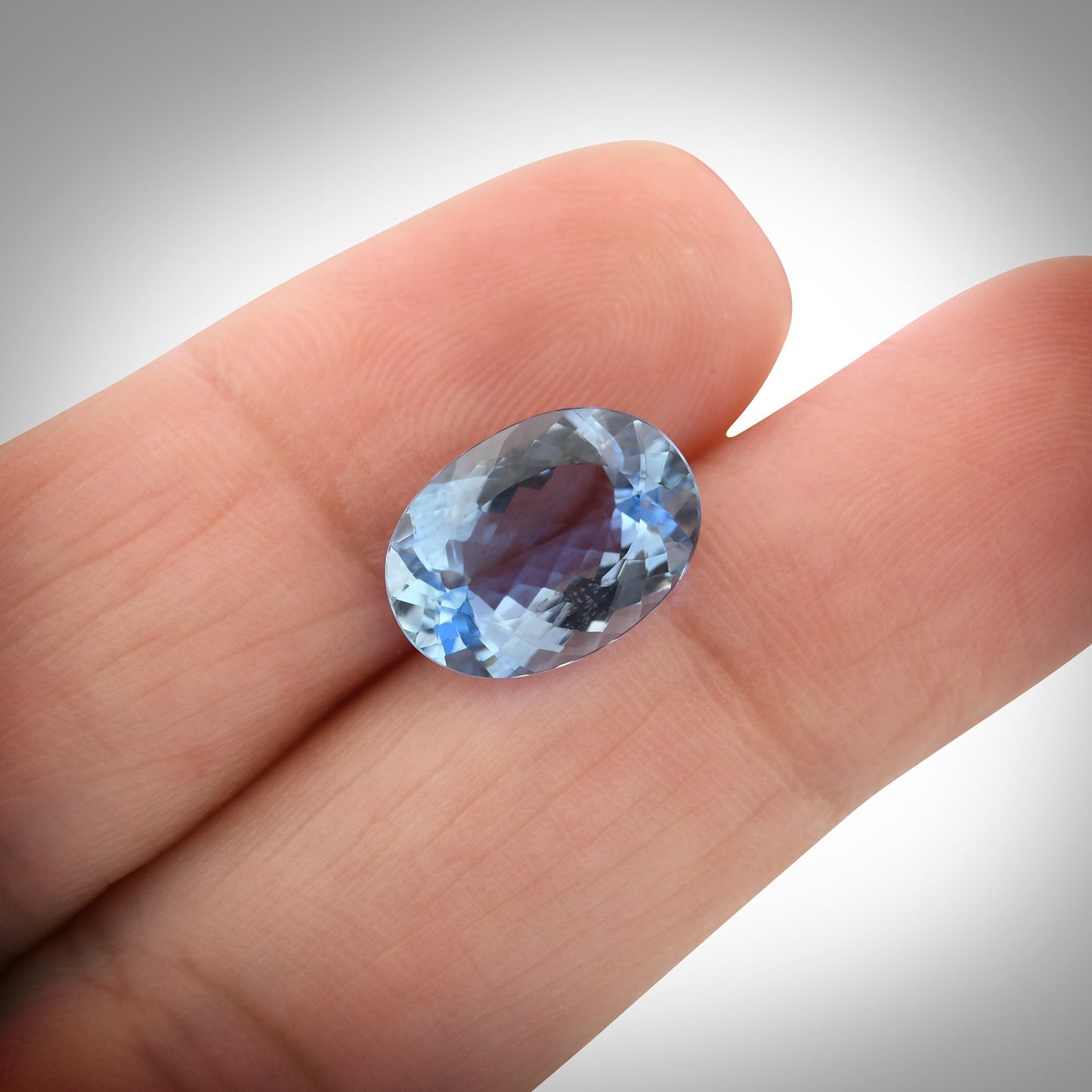 3,17 Karat blauer brasilianischer ovaler Aquamarin