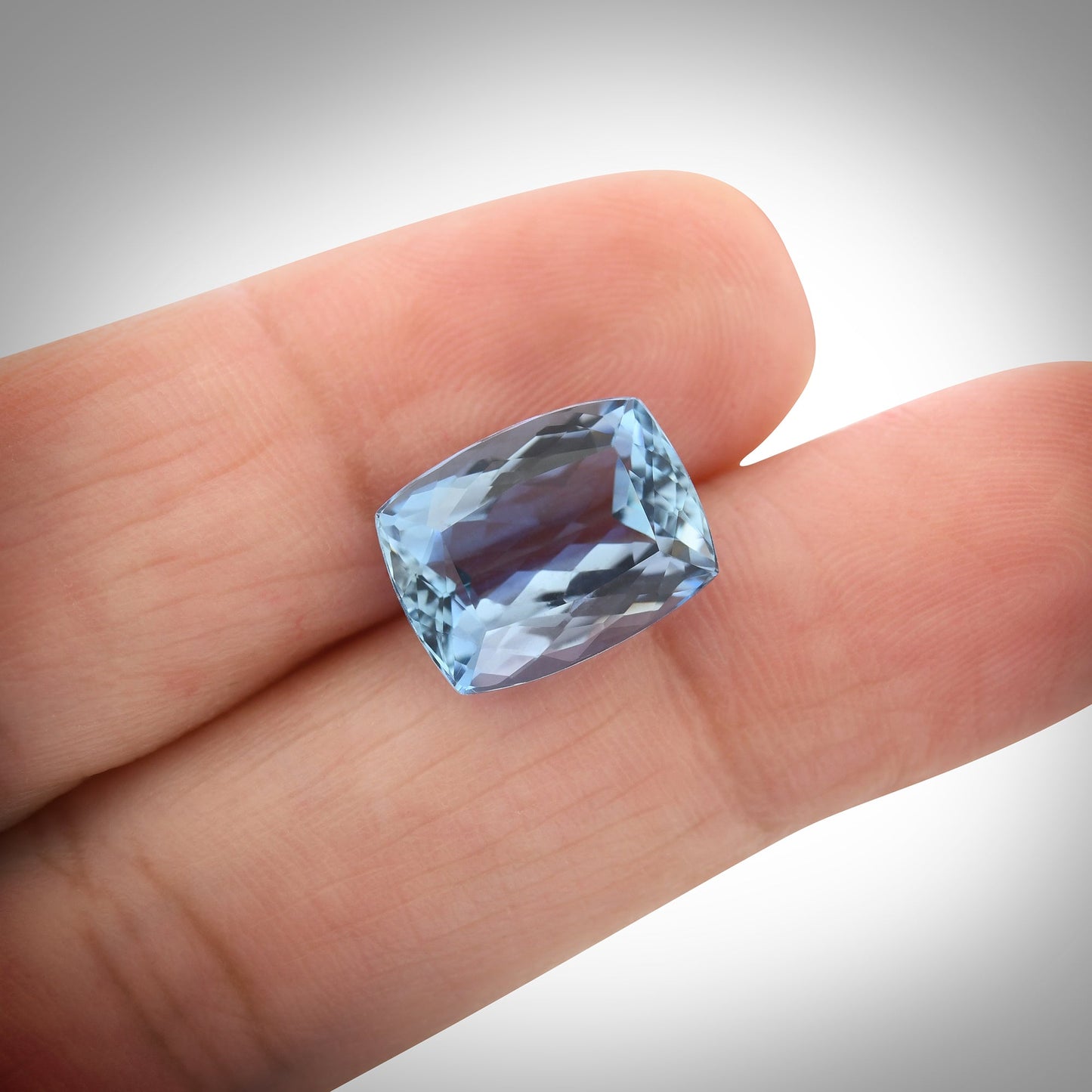 4,91 Karat blauer brasilianischer Kissen-Aquamarin