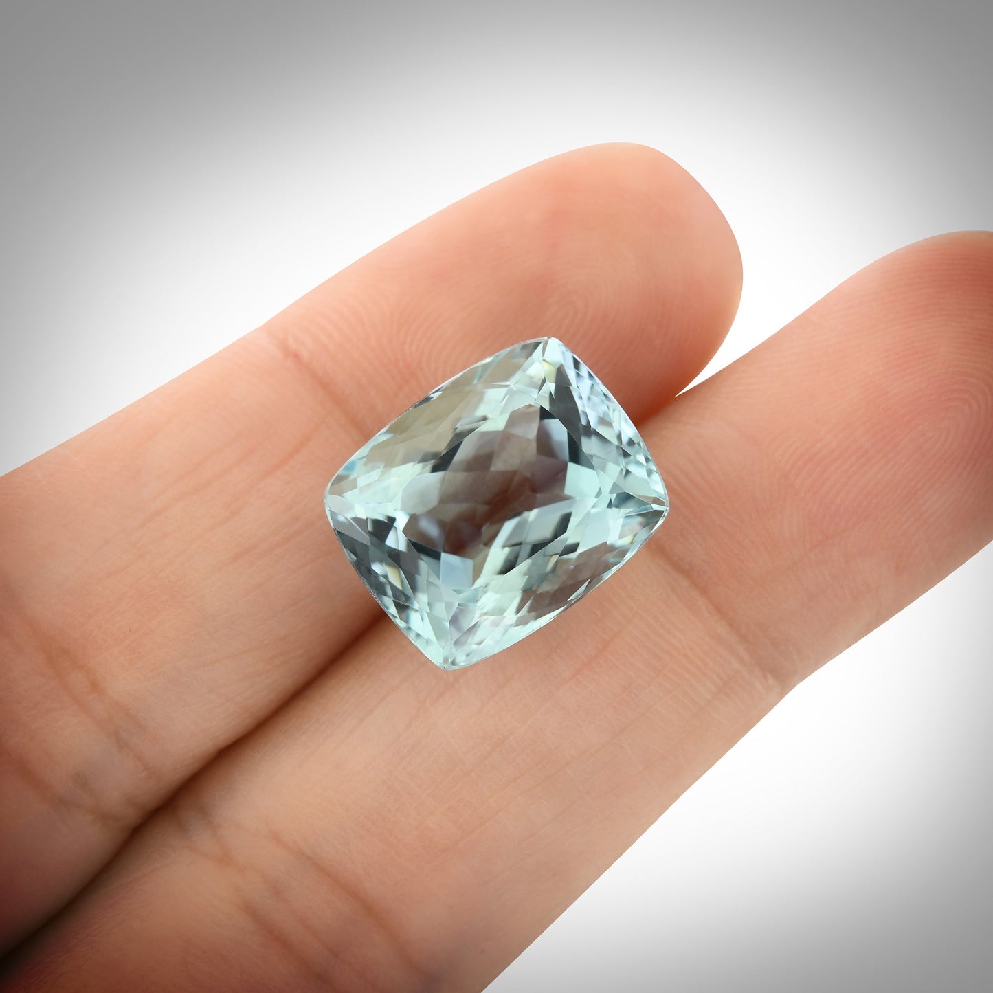 9,45 Karat blauer brasilianischer Kissen-Aquamarin