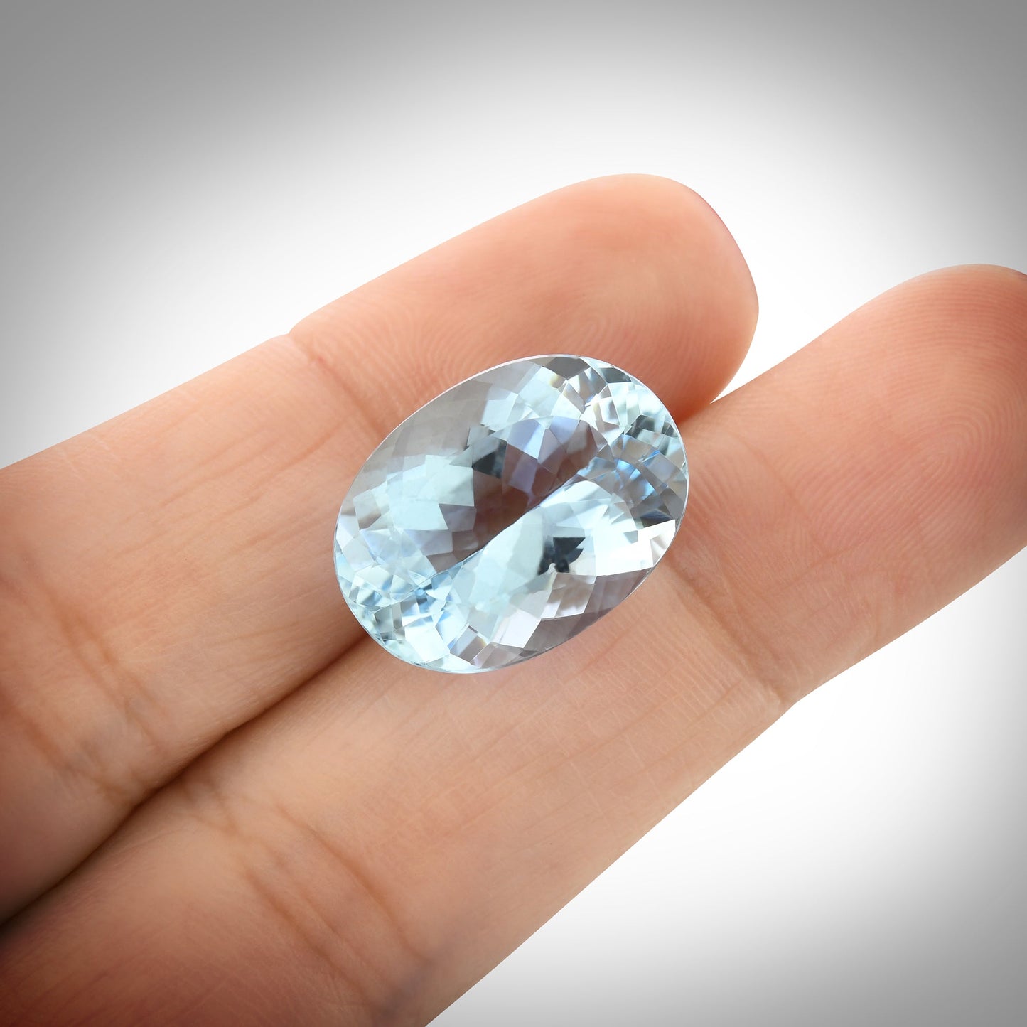 10,51 Karat blauer brasilianischer ovaler Aquamarin
