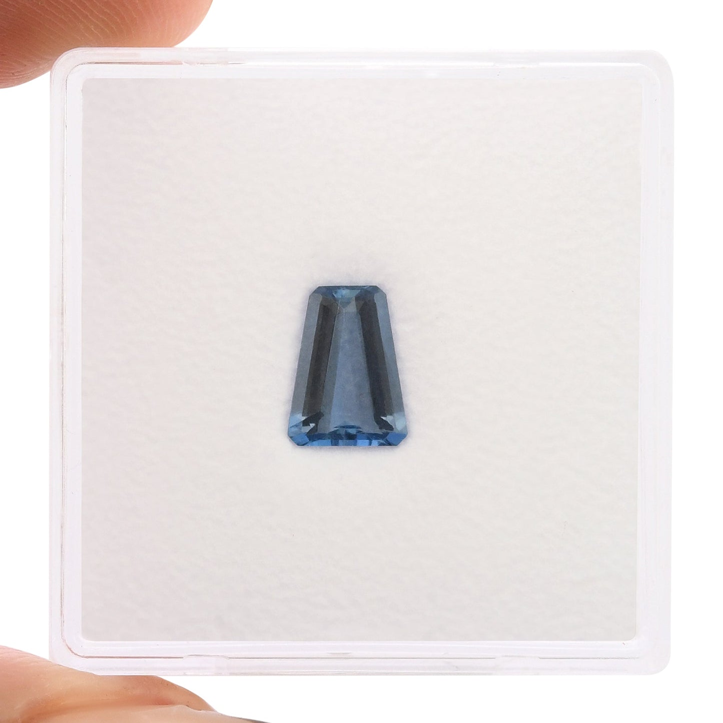 0,65 Karat afrikanischer Baguette-Aquamarin GFCO