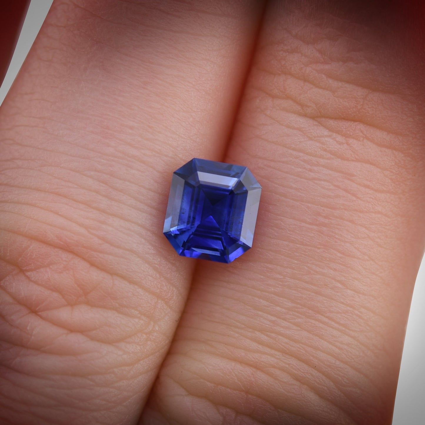 1,85 Karat blauer Smaragd-Saphir