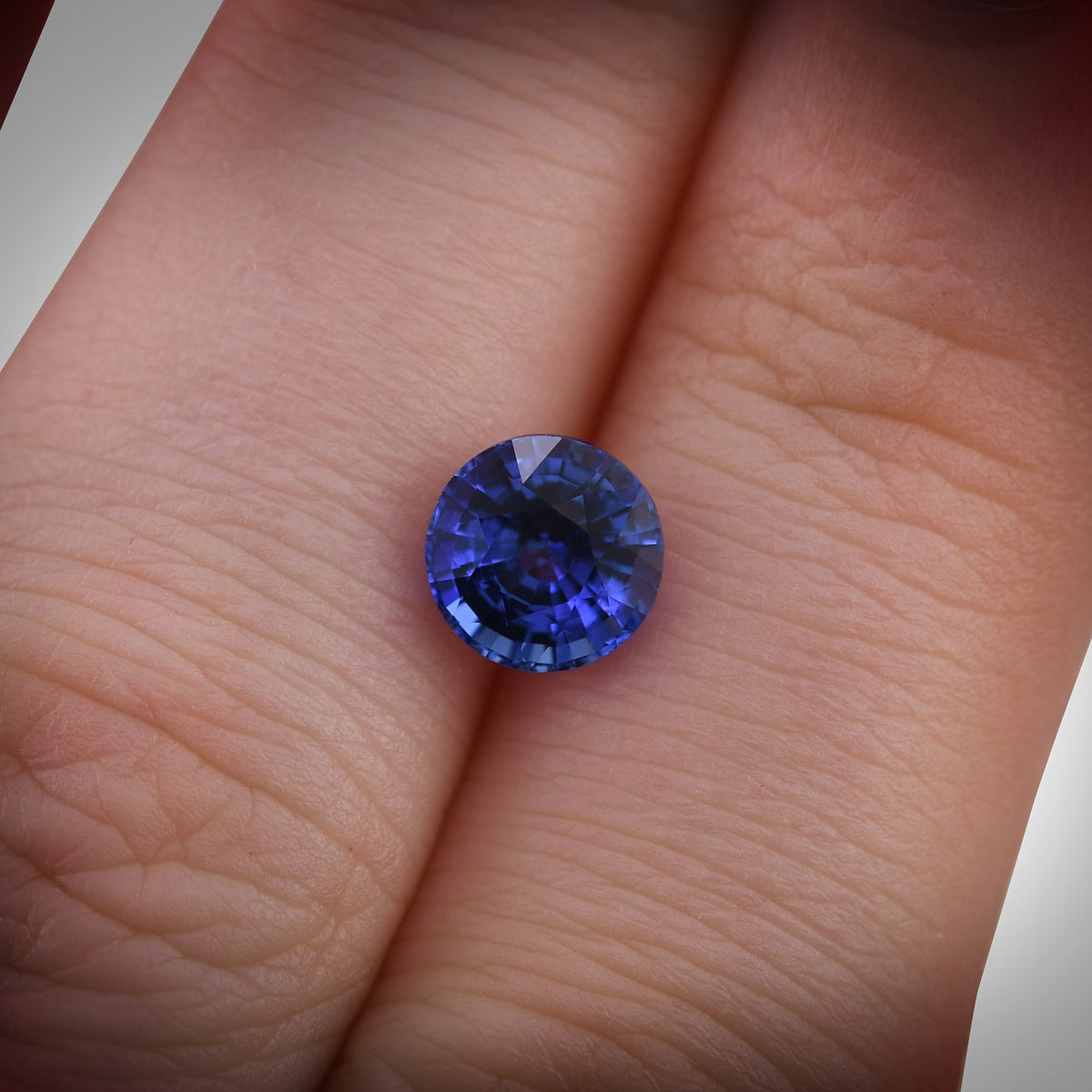 1,76 Karat blauer runder Saphir aus Sri Lanka