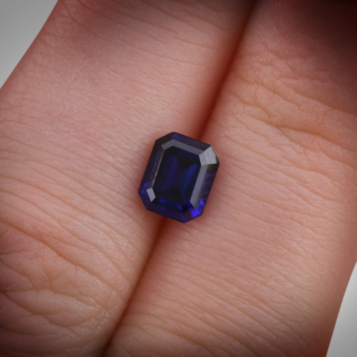 1,47 Karat blauer Smaragd-Saphir aus Sri Lanka