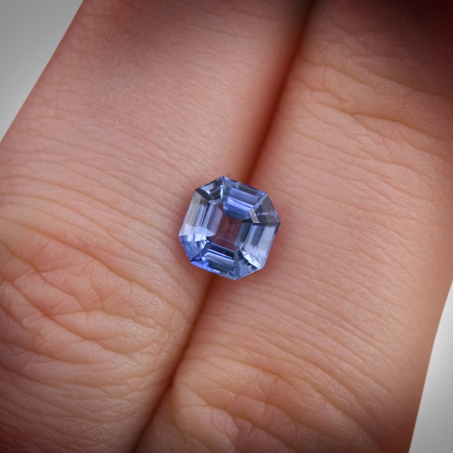 1,50 Karat blauer Smaragd-Saphir aus Sri Lanka