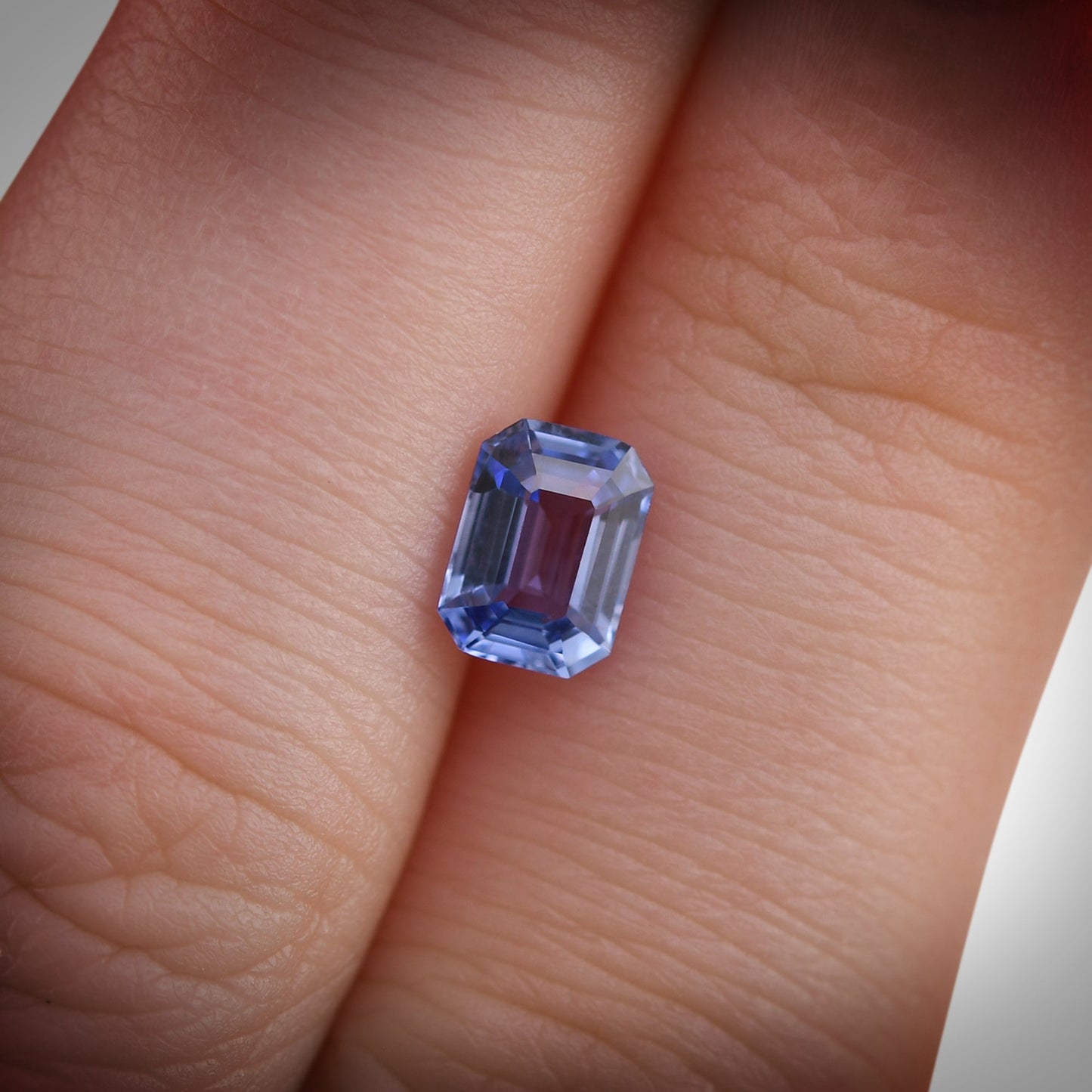 1,12 Karat blauer Smaragd-Saphir aus Sri Lanka