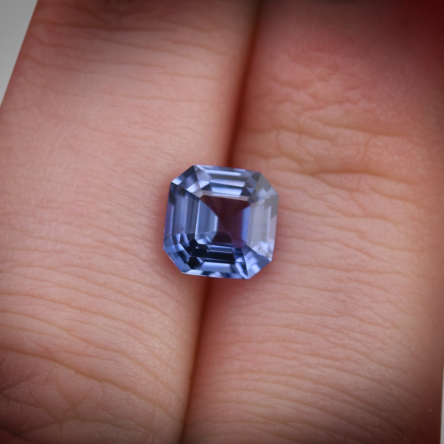 1,80 Karat blauer Smaragd-Saphir aus Sri Lanka