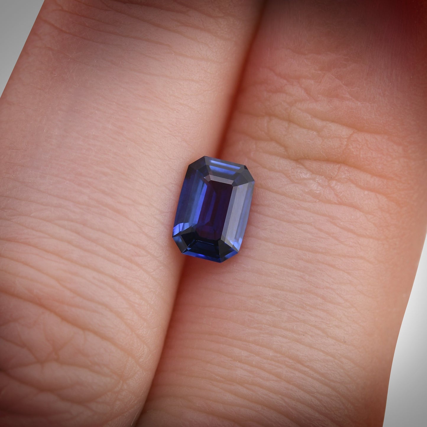 0,98 Karat blauer Smaragd-Saphir aus Sri Lanka