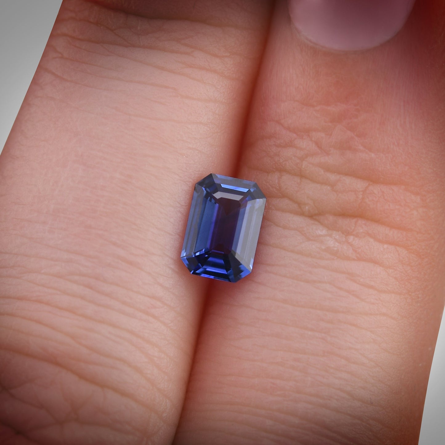0,98 Karat blauer Smaragd-Saphir aus Sri Lanka