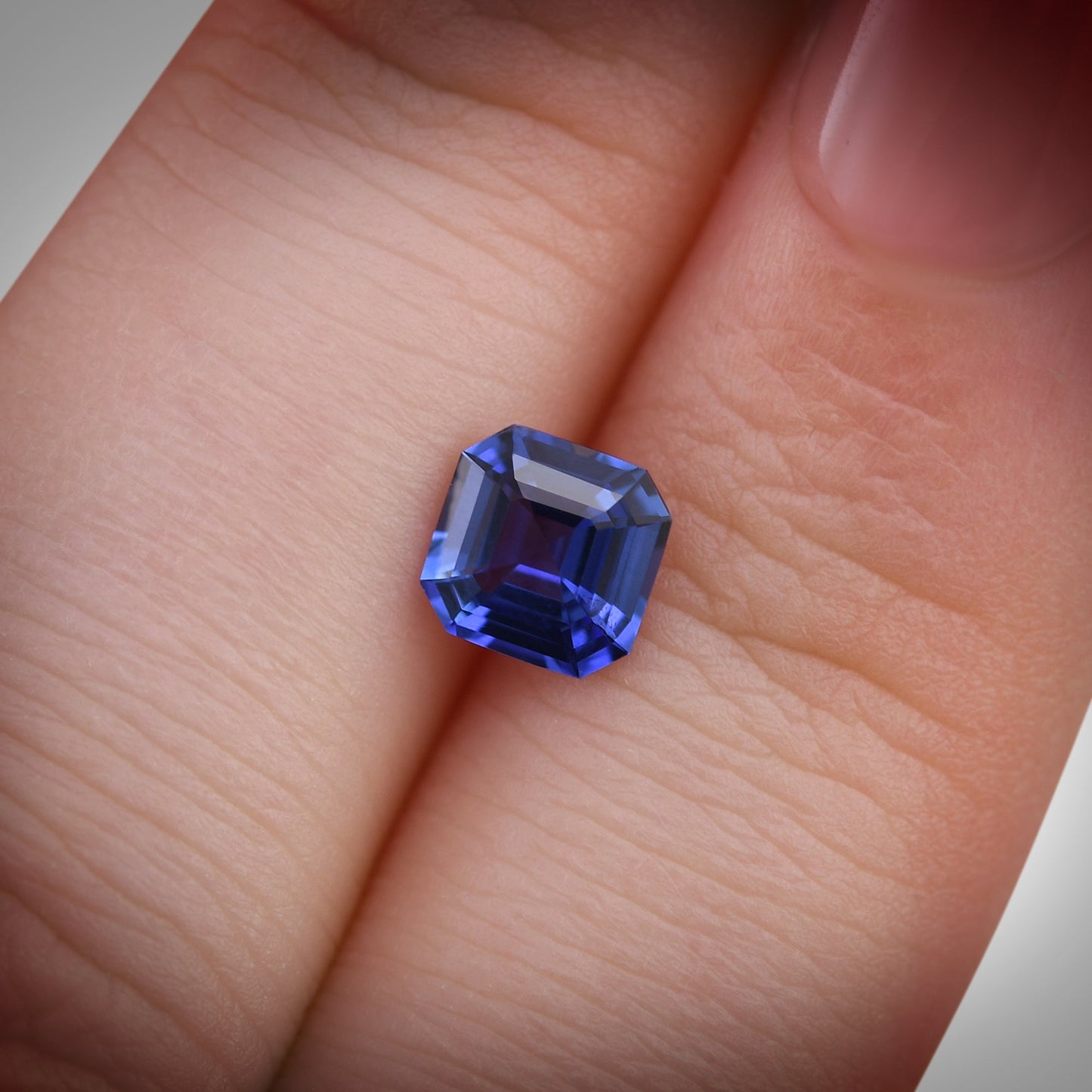 1,06 Karat blauer Smaragd-Saphir aus Sri Lanka