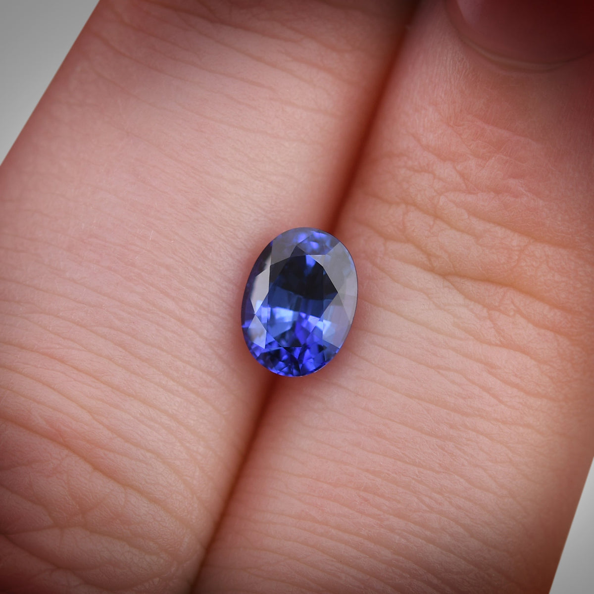 1,34 Karat blauer ovaler Saphir aus Sri Lanka